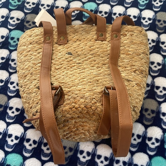 The Shorebreak Picnic Cooler Bag/Backpack– XIX Palms, Beachly Exclusive NWT - Picture 3 of 11